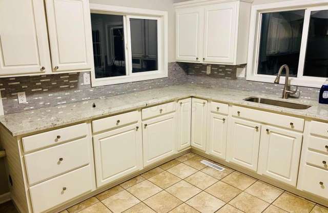 4052 Ural Avenue - 4052 Ural Avenue, Whitehall, OH 43213