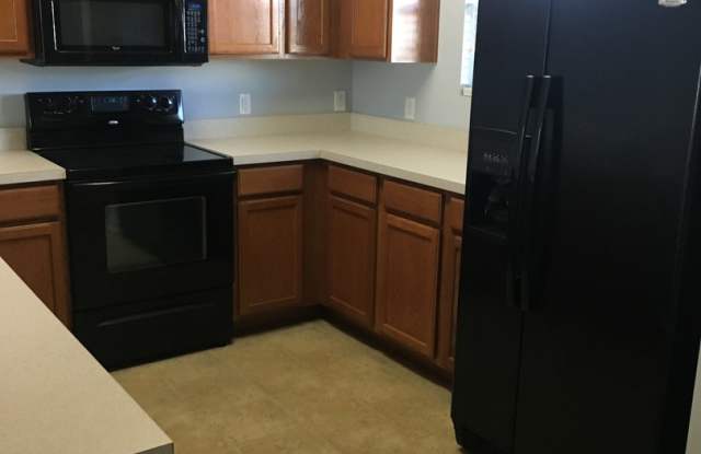 2 BEDROOM 2 BATH UNIT ON BOTTOM FLOOR photos photos
