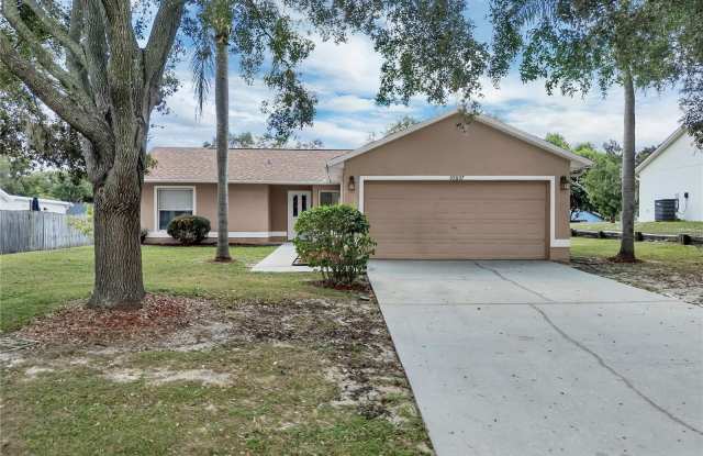 10637 Crescendo Loop photos photos