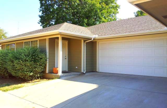 208 N Val Verde Circle Gallery 1