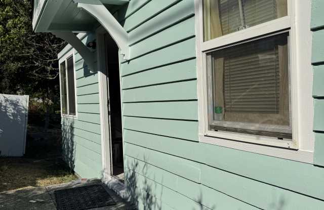 2572 Perry Avenue photos photos