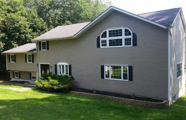13 Summit Avenue - 13 Summit Avenue, Pawling, NY 12564