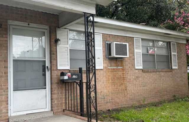 2 Bedroom Duplex Close to Downtown Durham Gallery 3