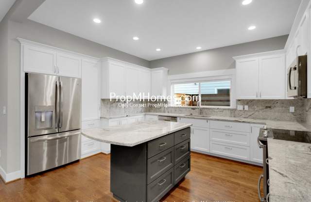 Contemporary 4 Bedroom Home in Central Beaverton! DEPOSIT SPECIAL photos photos