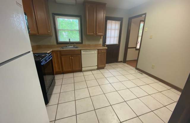 313 Lakeside Drive Gallery 4