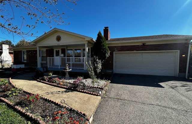 3Br brick house with garage and finished basement - 4800 Famous Way, Jefferson County, KY 40219