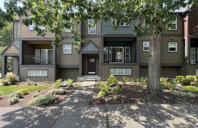 Distinctive 3-Story Tigard Townhouse with Stainless Steel Kitchen, Vaulted Ceilings & Attached 2-Car Garage photos photos