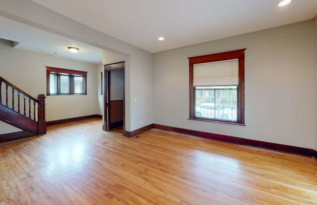 4-Bedroom House Close to U of M Campus Gallery 3