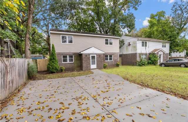 9554 Lakeside Drive Gallery 1