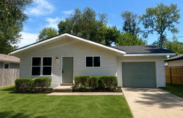 Spacious 3-Bedroom Home with Garage & Fenced Yard! photos photos Spacious 3-Bedroom Home with Garage & Fenced Yard! photos photos