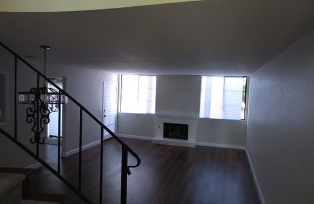 2758 Longwood Court Gallery 2