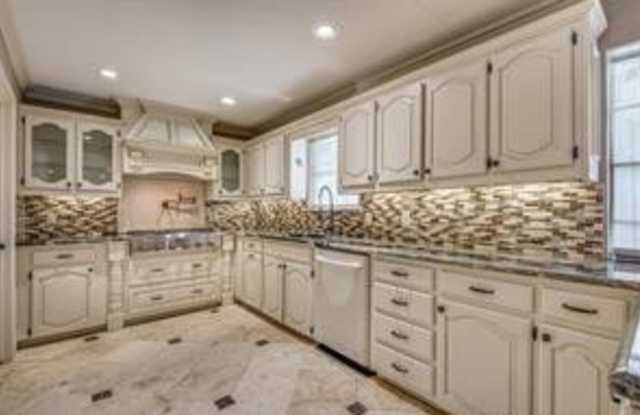 2877 Meadow Port Drive Gallery 3