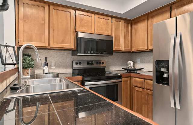 Modern Updated 1 Bedroom 1 Bath Condo with in-unit Laundry! - 2209 Summereve Court, San Jose, CA 95122