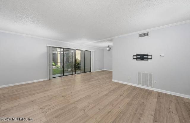 5811 ATLANTIC Boulevard Gallery 4