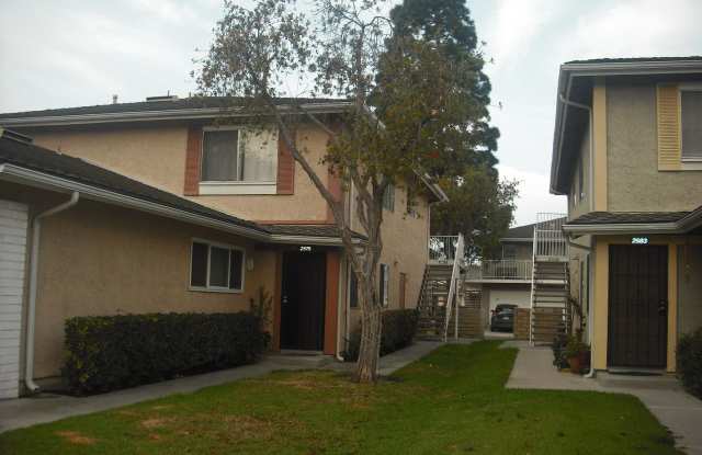 Lovely 2 bedroom Penthouse Condo with garage & pool Gallery 3