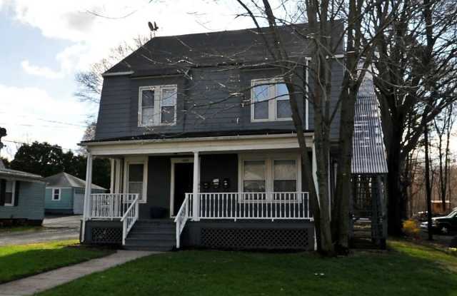 1085 Broad Street Gallery 1