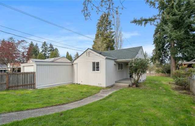 Renovated 3-Bed Home in Victory Heights photos photos