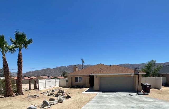 Large 4 Bedroom 2 bath Home in Chocolate Drop Neighborhood photos photos