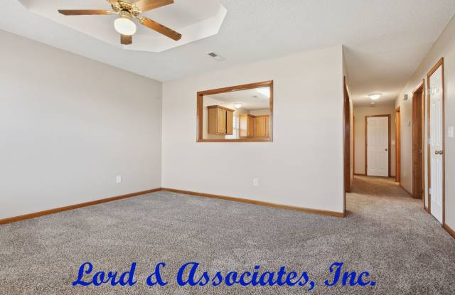 2 Bedrooms, 1.5 Baths-Grain Valley Gallery 2