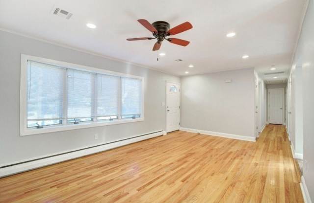 16 Amelia St Gallery 2