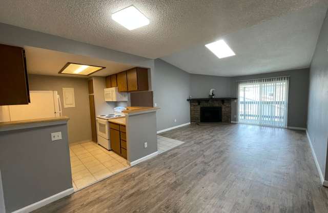Charming 1-Bedroom Condo with Pool Views, Fireplace & Private Balcony 5 min from Cherry Creek Reservoir Gallery 4