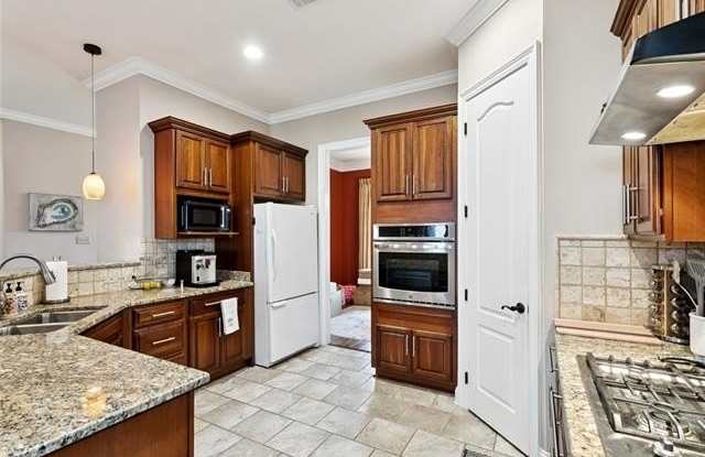 616 RIDGEWOOD Drive Gallery 4