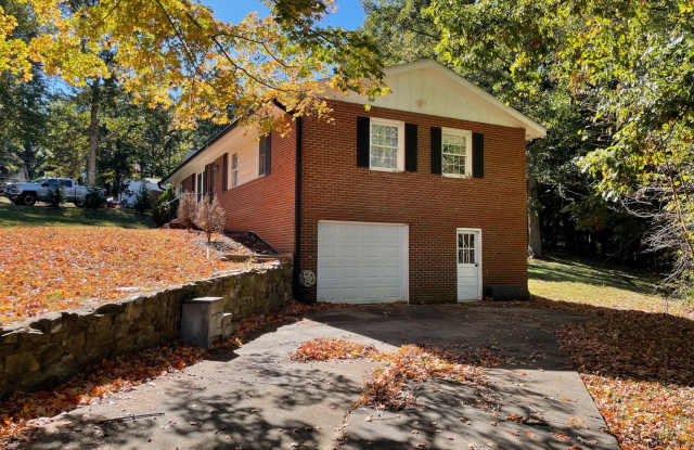 BEAUTIFUL 3 BED 2 BATH HOME WITH BASEMENT $1,600 RENT $1,600 DEPOSIT photos photos
