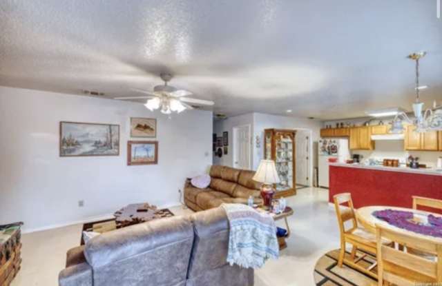 622 S Oak Gallery 3