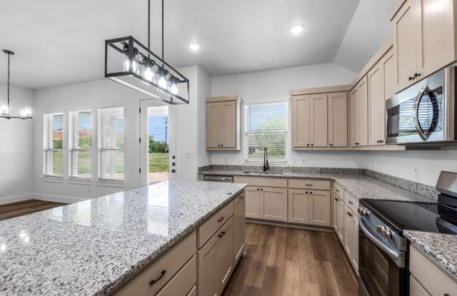 901 Meadowlark Ln - 901 Meadowlark Lane, Granbury, TX 76048 901 Meadowlark Ln - 901 Meadowlark Lane, Granbury, TX 76048