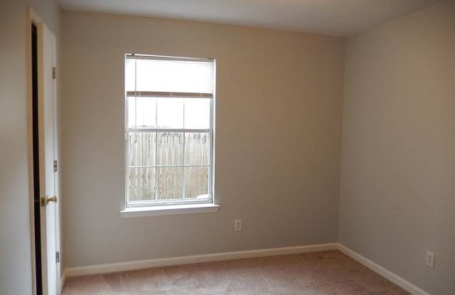 LOVELY  Spacious 3/2 Twn, New Plank Flooring, Large Privacy Fenced Yard! $1425/month Avail October 3rd! photos photos