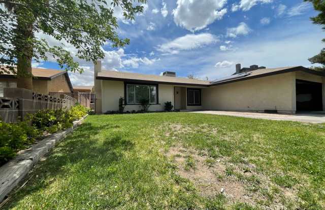 Single story 3 bedrooms 2 bathroom home located in Henderson Gallery 1