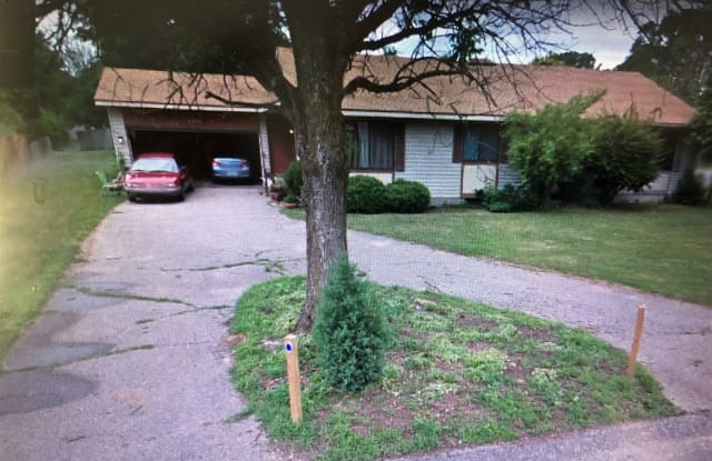 5401 Mildred Ave SE - 5401 Mildred Avenue Southeast, Kentwood, MI 49508