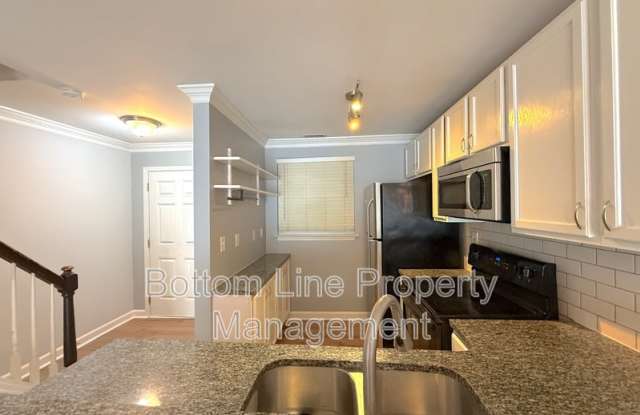 1218 Green Oaks Ln Gallery 3