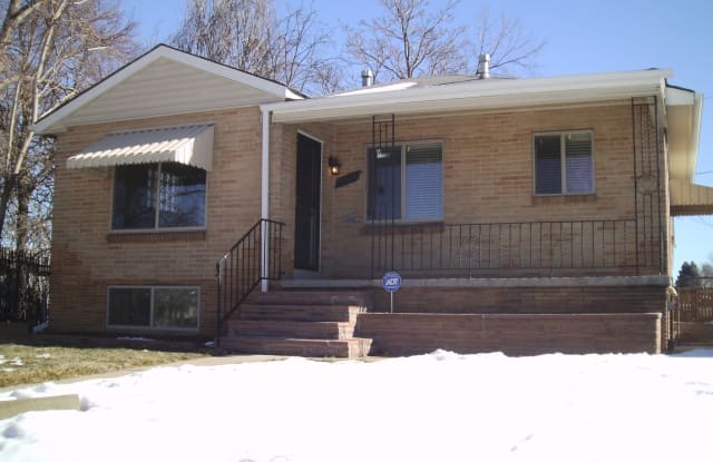 4940 Green Ct - 4940 Green Court, Denver, CO 80221