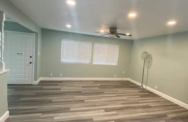 1362 Del Rio Cir Unit B Gallery 3