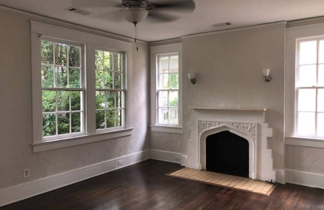 Open Concept Living and Close to Downtown Gallery 4