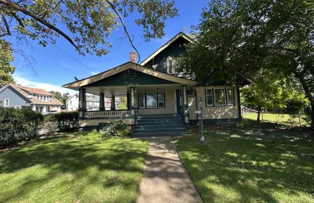 1071 Lakeview Road Gallery 1