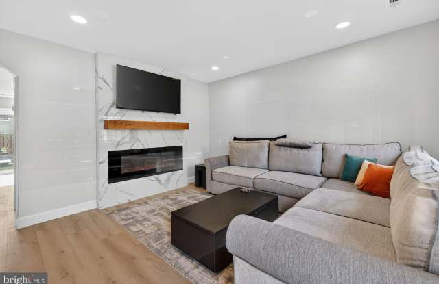 15745 AMBIANCE Drive Gallery 3