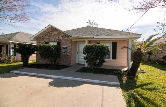 1755 S Tallowood Dr Gallery 1
