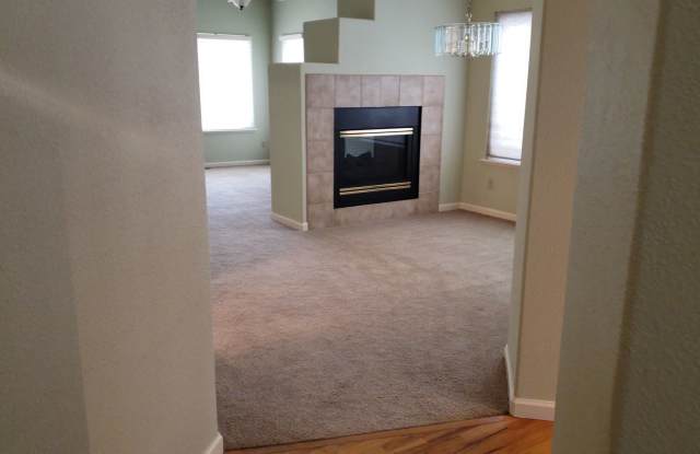 3 bed/3 bath Townhome in North Colorado Springs Gallery 4