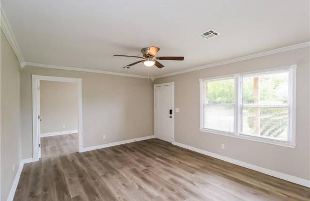 6509 S Mclemore Drive Gallery 3