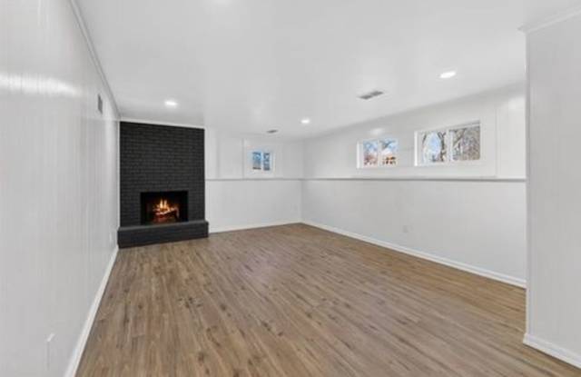 Charming 3BR House in Overland Park photos photos