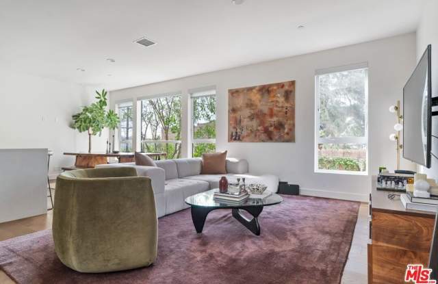 1902 W Liberty Ct photos photos