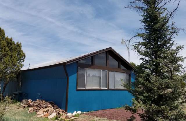 Williams Home on 1+ Acre! 1 Bed, 1 Bath, + Den-Optional 2nd Bedroom! Pets/Livestock OK!- Avail. Aug 1st!! - 827 East Alimos Way, Coconino County, AZ 86046