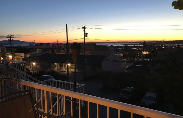 1119 N. Forest St #301 *ONE MONTH FREE RENT WITH A NEW LEASE* Gallery 4
