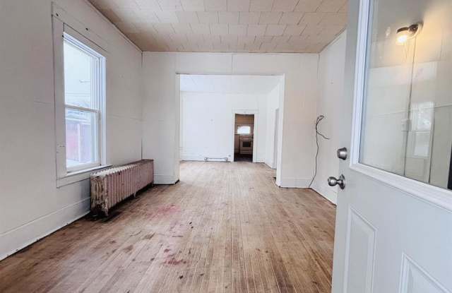 605 Ellis Avenue South - 1 Gallery 4