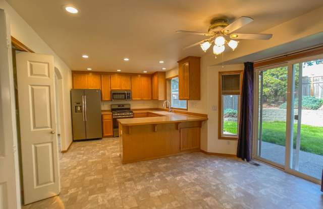 Beautiful 4-bedroom, 2.5-bathroom home located in the desirable Covington, WA Gallery 4