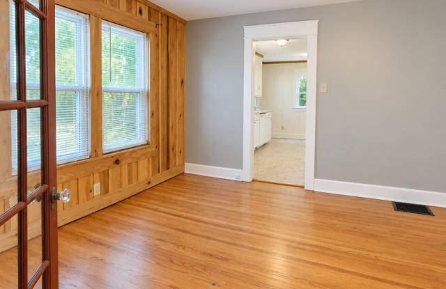 211 E Cottage Grove Ave Gallery 4