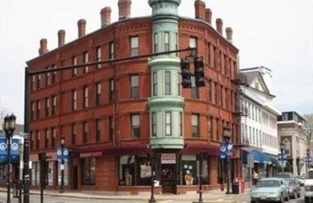 3 Forest St unit: 402 photos photos