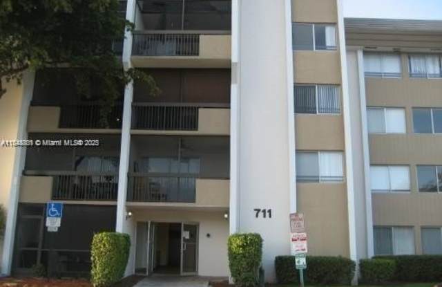 711 N Pine Island Rd photos photos